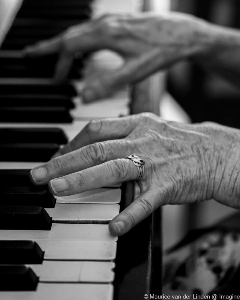 Mother's hands, 2020, Maurice van der Linden Photography